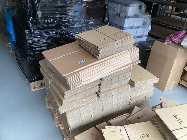 2x pallet met div. maten dozen - afbeelding 2 van  3