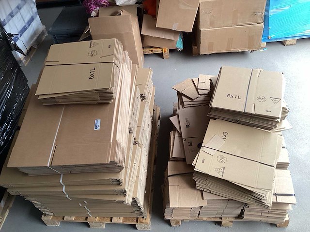 2x pallet met div. maten dozen - afbeelding 3 van  3