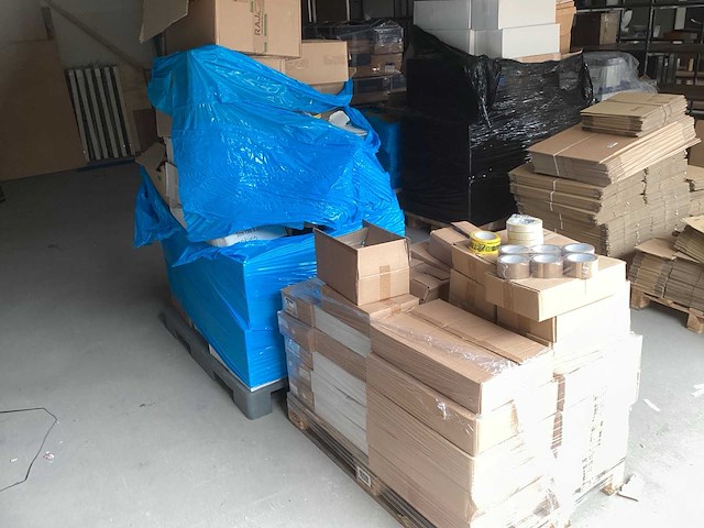 2x pallet met div. verpakkingsmaterialen o.a. dozen, tape en zakjes - afbeelding 1 van  3