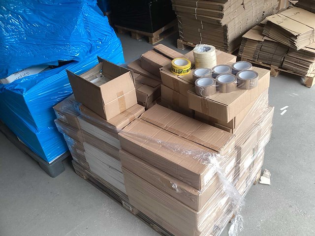 2x pallet met div. verpakkingsmaterialen o.a. dozen, tape en zakjes - afbeelding 3 van  3