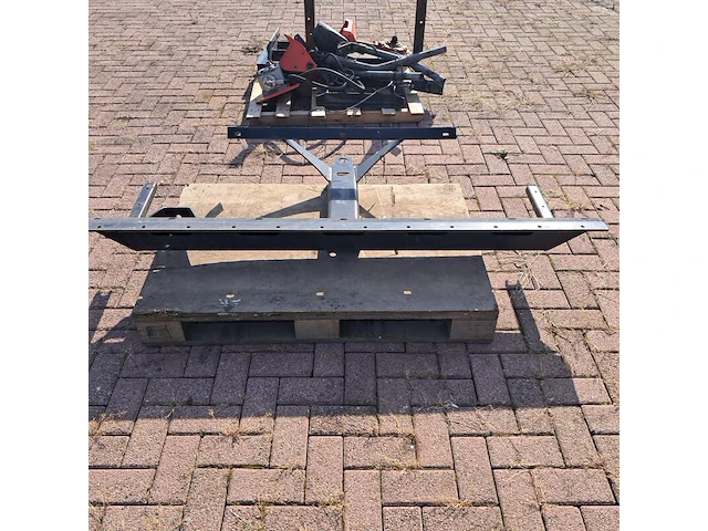 2x pallet met diverse onderdelen voor o.a veegborstels & hef-trucks - afbeelding 9 van  47