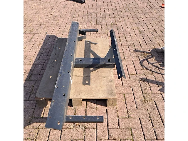 2x pallet met diverse onderdelen voor o.a veegborstels & hef-trucks - afbeelding 10 van  47