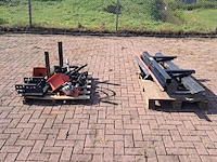 2x pallet met diverse onderdelen voor o.a veegborstels & hef-trucks