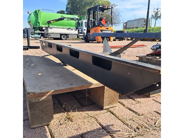2x pallet met diverse onderdelen voor o.a veegborstels & hef-trucks - afbeelding 15 van  47
