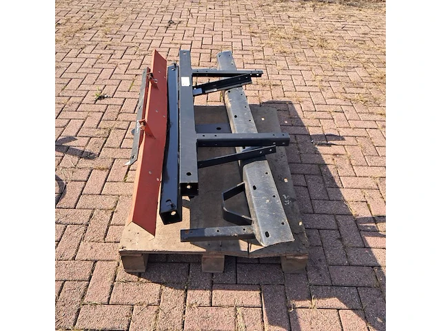 2x pallet met diverse onderdelen voor o.a veegborstels & hef-trucks - afbeelding 23 van  47