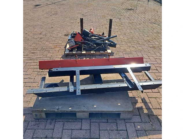 2x pallet met diverse onderdelen voor o.a veegborstels & hef-trucks - afbeelding 43 van  47