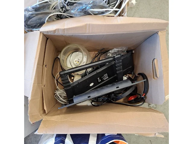 2x pallet met diversen; sfeerartikelen, kantoorbenodigdheden, multimedia - afbeelding 2 van  20