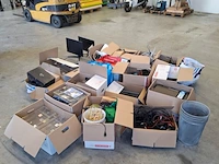 2x pallet met diversen; sfeerartikelen, kantoorbenodigdheden, multimedia