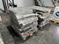 2x pallet met isolatiemateriaal zwart - afbeelding 1 van  3