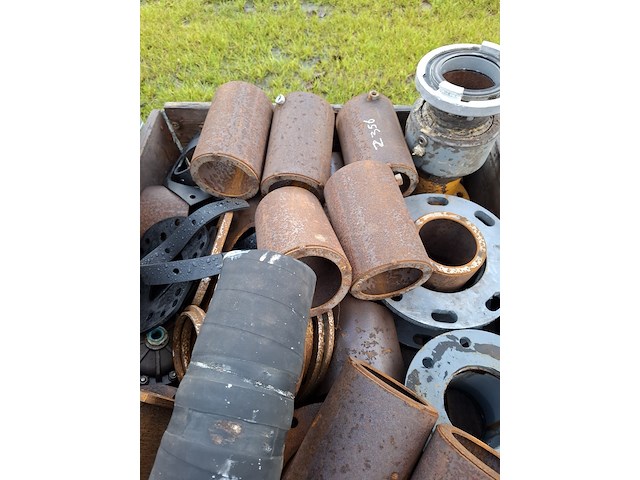 2x pallet o.a. buis met flens, pakkingen - afbeelding 2 van  11