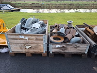 2x pallet o.a. buis met flens, pakkingen - afbeelding 1 van  11