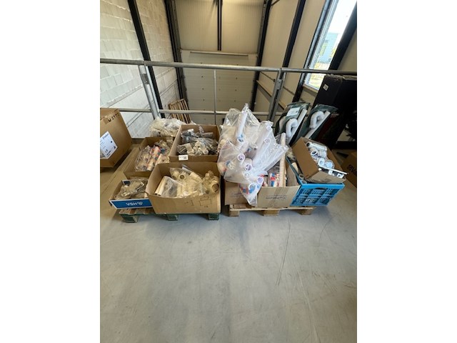 2x pallet sanitair installatiemateriaal - afbeelding 1 van  15