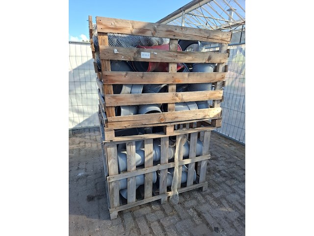 2x palletbox met pvc hulpstukken - afbeelding 1 van  13
