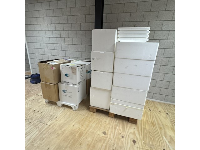 2x pallets koelboxen - afbeelding 1 van  6