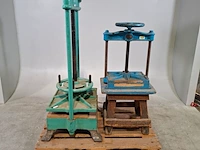 2x persmachine, o.a. krause