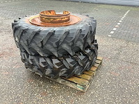 2x pirelli 16.9r34 dubbellucht band met velg - afbeelding 2 van  9
