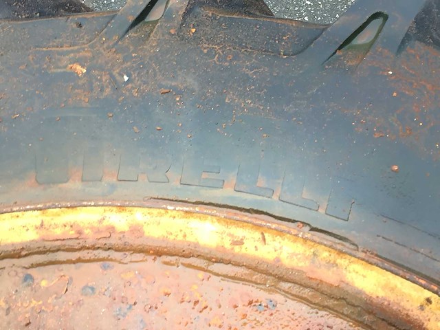 2x pirelli 16.9r34 dubbellucht band met velg - afbeelding 7 van  9