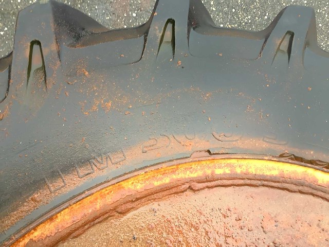 2x pirelli 16.9r34 dubbellucht band met velg - afbeelding 9 van  9