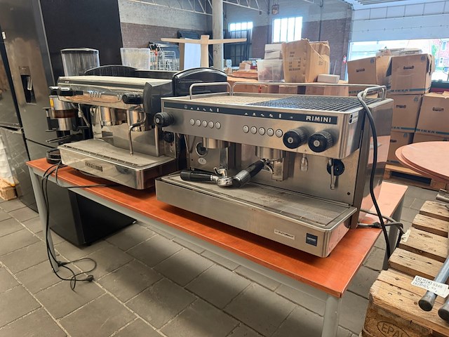 2x pistonmachine met bonenmaler - afbeelding 1 van  7