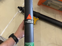 2x pneumatisch kitlijm applicatatoren, sika - afbeelding 2 van  2