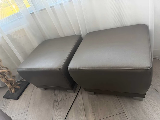 2x poef nieuw - afbeelding 1 van  2