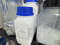 2x rek met laboratorium toebehoren en grondstoffen - afbeelding 7 van  9