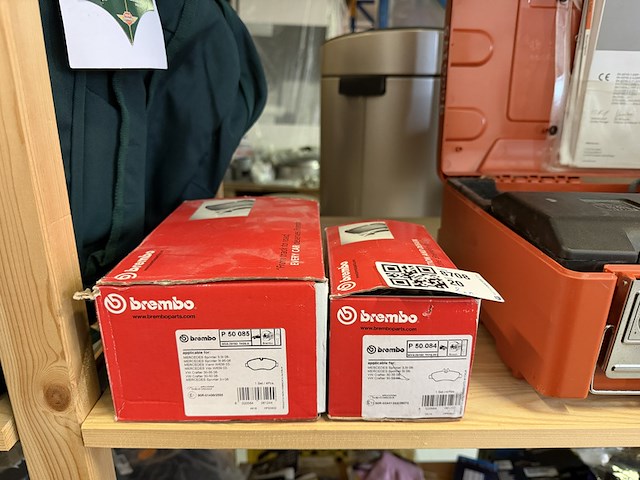 2x remblokken set voor mercedes sprinter/vw crafter, brembo - afbeelding 1 van  4