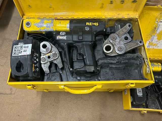 2x rems accu-perstangen met persbekken, 4x metalen transportkoffers - afbeelding 2 van  6