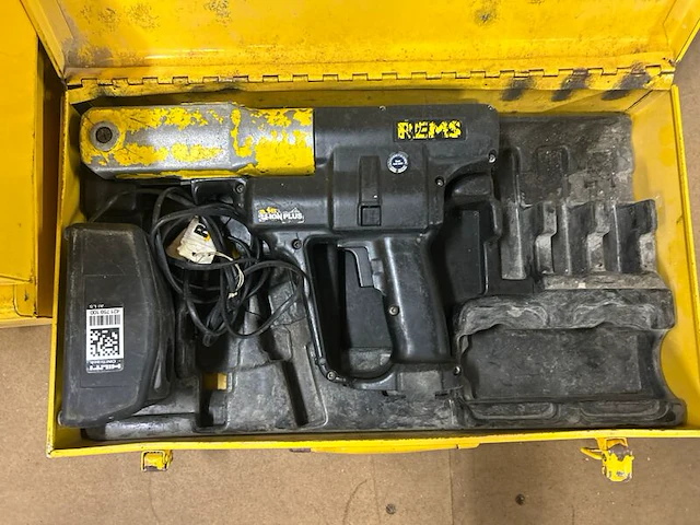 2x rems accu-perstangen met persbekken, 4x metalen transportkoffers - afbeelding 3 van  6