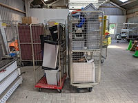 2x rolcontainer met diverse bakken en medische apparatuur - afbeelding 1 van  13