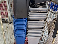 2x rolcontainer met diverse bakken en medische apparatuur - afbeelding 9 van  13