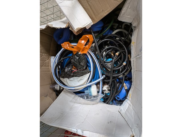 2x rolcontainer met diverse bakken en medische apparatuur - afbeelding 12 van  13