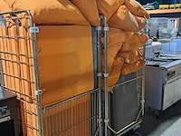 2x rolcontainer met grijs/oranje bankkussens, o.a sateliet - afbeelding 1 van  5