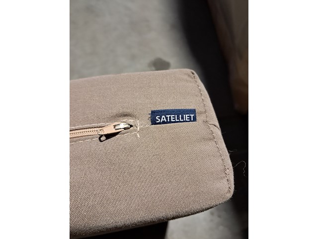 2x rolcontainer met grijs/oranje bankkussens, o.a sateliet - afbeelding 5 van  5