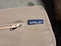 2x rolcontainer met grijs/oranje bankkussens, o.a sateliet - afbeelding 5 van  5