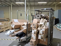2x rolcontainer met inhoud