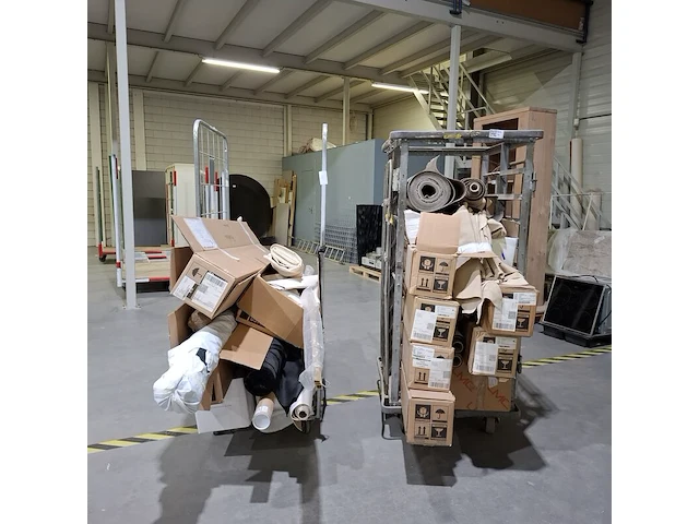 2x rolcontainer met inhoud - afbeelding 11 van  18