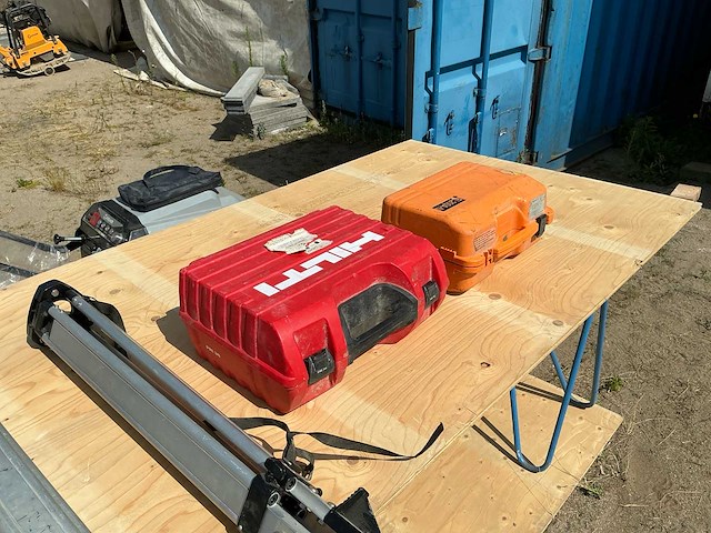 2x rotatielaser: hilti pri 36 & geo-fennel fl200a-n met statieven en toebehoren - afbeelding 2 van  10