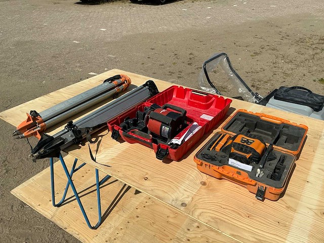 2x rotatielaser: hilti pri 36 & geo-fennel fl200a-n met statieven en toebehoren - afbeelding 1 van  10