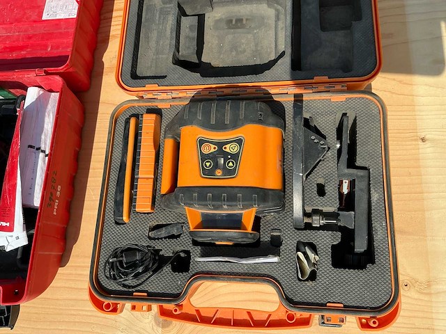 2x rotatielaser: hilti pri 36 & geo-fennel fl200a-n met statieven en toebehoren - afbeelding 4 van  10
