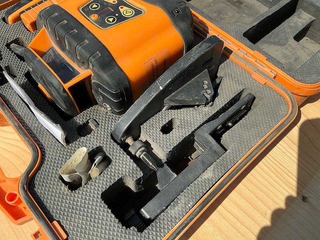 2x rotatielaser: hilti pri 36 & geo-fennel fl200a-n met statieven en toebehoren - afbeelding 10 van  10