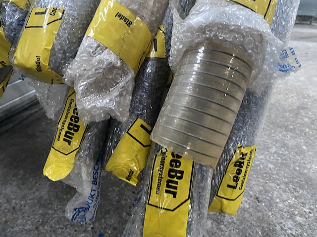 2x rubber en kunststof slangen en vloeistofdichte buis, leebur en sealtite, flexibel, zwart, nieuw - afbeelding 1 van  7