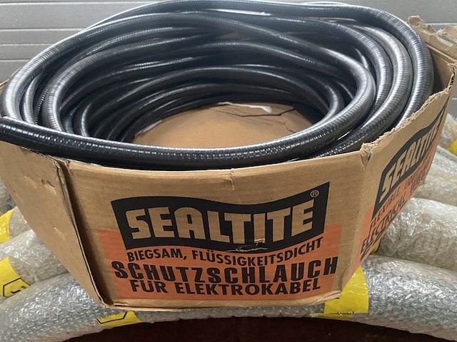 2x rubber en kunststof slangen en vloeistofdichte buis, leebur en sealtite, flexibel, zwart, nieuw - afbeelding 5 van  7