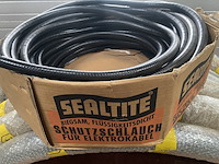 2x rubber en kunststof slangen en vloeistofdichte buis, leebur en sealtite, flexibel, zwart, nieuw - afbeelding 5 van  7