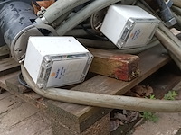 2x rvs tanks met losse materiaal t.b.v. natzoutstrooier, epoke - afbeelding 2 van  14