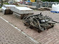 2x rvs tanks met losse materiaal t.b.v. natzoutstrooier, epoke - afbeelding 6 van  14