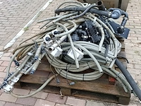 2x rvs tanks met losse materiaal t.b.v. natzoutstrooier, epoke - afbeelding 12 van  14