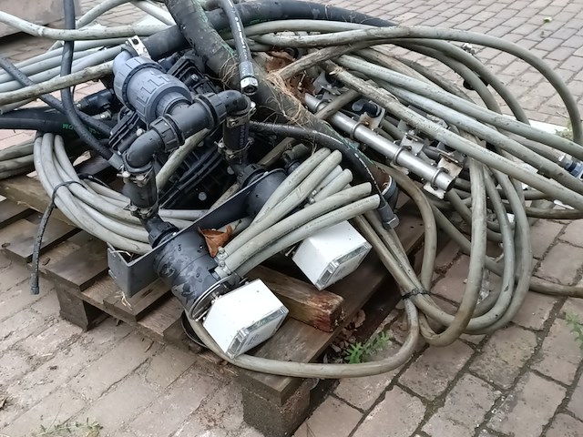 2x rvs tanks met losse materiaal t.b.v. natzoutstrooier, epoke - afbeelding 14 van  14