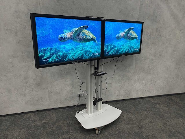2x samsung 460mx-2 - 46" lcd flat panel display met statief - afbeelding 1 van  22