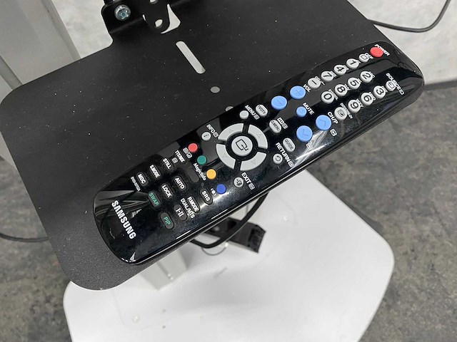 2x samsung 460mx-2 - 46" lcd flat panel display met statief - afbeelding 22 van  22